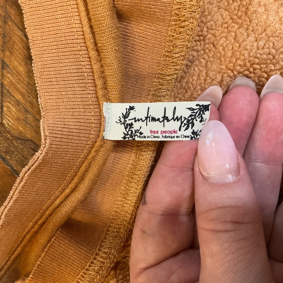 Free People Intimately Fleece Pullover Sweatshirt Split Trim Crew neck size M - Picture 7 of 7